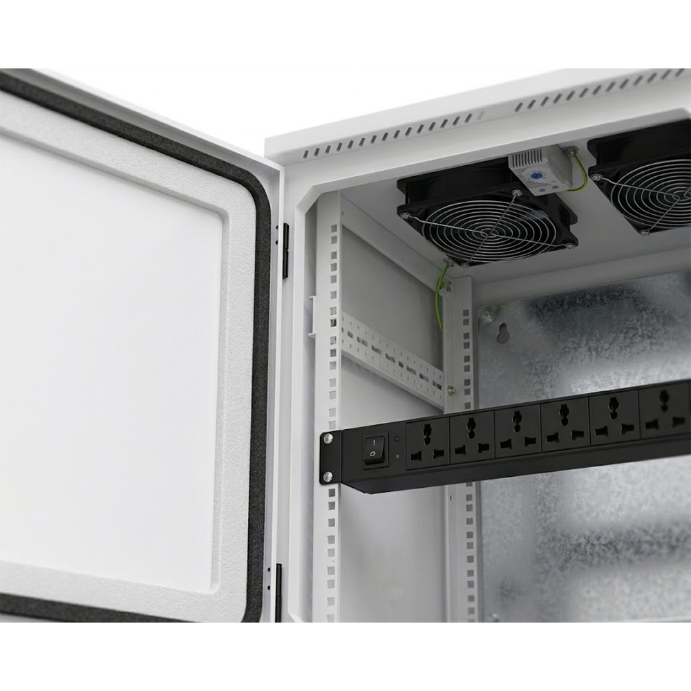 O armário exterior Polo do cerco das telecomunicações IP55 montou 11U 600x780mm com telhado inclinado